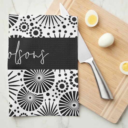 Modern black white geometric starburst Name  Geschirrtuch (Viertel Falte)