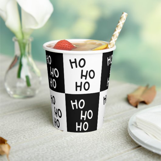 Modern Black White Ho Ho Santa Laugh Christmas Pappbecher (In Situ)