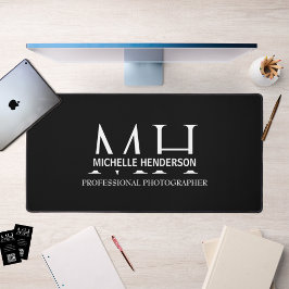 Modern Black & White Monogram business Logo Schreibtischunterlage