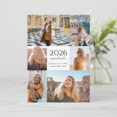 Modern Black + White Script 2026 Graduation Einladung (Stehend Vorderseite)