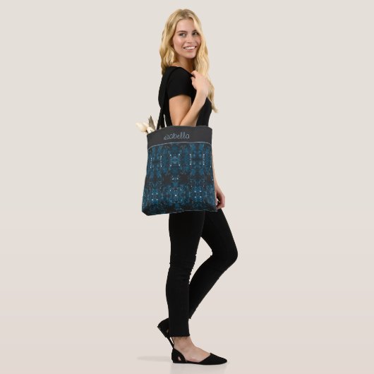 Modern Blue Abstrakt Tasche (Am Model)