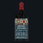 Modern Blue Birthday Wine Flasche Schneideboard Schneidebrett<br><div class="desc">Dieses Design verfügt über ein Schneidbrett in Form einer Weinflasche. Das Label hat ein Retro-Mod-Quadrat-Design. Personalisieren Sie den blauen Raum mit Geburtstagsinformationen, Namen, Geburtstag, Alter und anderen Informationen. Dieses Schneidebrett ist ein großartiges Sake-Geschenk für einen Meilenstein Geburtstag. Um die Schriftart zu ändern oder die Anzahl zu vergrößern, klicken Sie auf...</div>