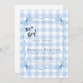 Modern Blue Bow Gingham Baby It's a Boy Shower  Einladung (Vorne/Hinten)