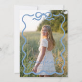 Modern Blue Bow Photo Graduation Party Invitation Einladung (Vorderseite)