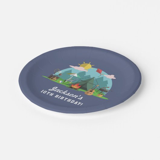 Modern Blue Camping Birthday Party Pappteller (Schrägansicht)