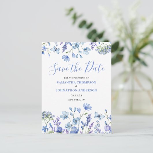 Modern Blue Floral Save the Date Ankündigungspostkarte (Stehend Vorderseite)