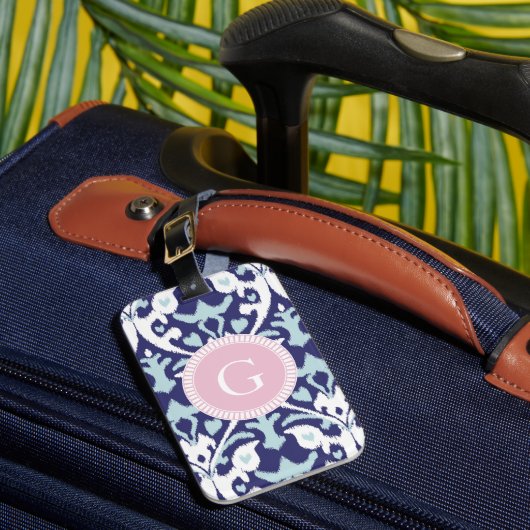 Modern Blue Girly Ikat Tribal Muster Monogramm Gepäckanhänger (Vorderseite Insitu 1)