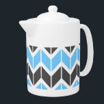 Modern Blue Gray Geometric Herringbone<br><div class="desc">Dieses moderne Teekanne weist ein buntes geometrisches Herringbone-Muster in himmelblau und dunkelgrau auf.</div>