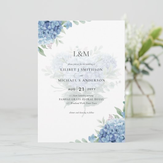 Modern Blue Hydrangea Bloral Wedding Einladung (Stehend Vorderseite)
