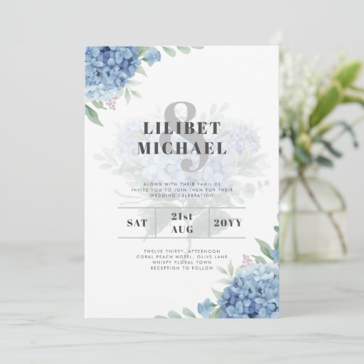 Modern Blue Hydrangea Bloral Wedding Einladung (Stehend Vorderseite)