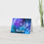 Modern Blue Lila Galaxy Bat Bar Mitzvah geflogen Dankeskarte<br><div class="desc">Erstellen Sie Ihre eigenen coolen Fledermaus Bar mitzvah Dankeschön Karten auf einer einzigartigen, blauen und lila Galaxie-Thema DIY Vorlage. Dieses Universum-Design zeigt Aquarellnebel-Kunst von Raphaela Wilson in einem dunklen Nachthimmel mit Sternen. Der jüdische David-Stern und die Weltraumspirale sind optional und Sie können Ihr eigenes Foto an die Innenseite des Bildes...</div>