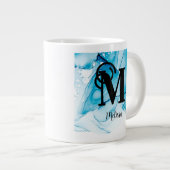Modern Blue Marble Monogram Jumbo-Tasse (Vorderseite Rechts)
