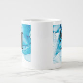Modern Blue Marble Monogram Jumbo-Tasse (Vorderseite)