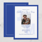 Modern Blue Monogram Foto Abschluss Einladung (Vorne/Hinten)