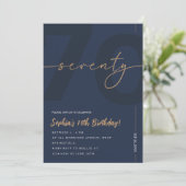 Modern Blue Navy & Gold 70th Birthday Invitation Einladung (Stehend Vorderseite)