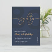 Modern Blue Navy & Gold 80th Birthday Invitation Einladung (Stehend Vorderseite)