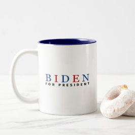 Modern Blue Red Joe Biden für Präsident Zweifarbige Tasse