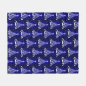Modern Blue & Silver Holiday Tree Motif Fleecedecke (Vorderseite (Horizontal))