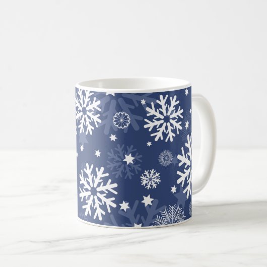 Modern Blue Snowflake Weihnachtskaffee Tasse (VorderseiteRechts)