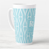Modern Blue White Muster Monogram Milchtasse (Linke Ecke)