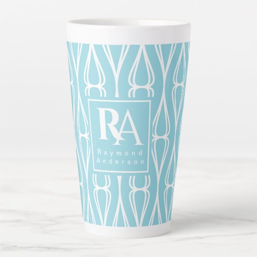 Modern Blue White Muster Monogram Milchtasse (Vorderseite)