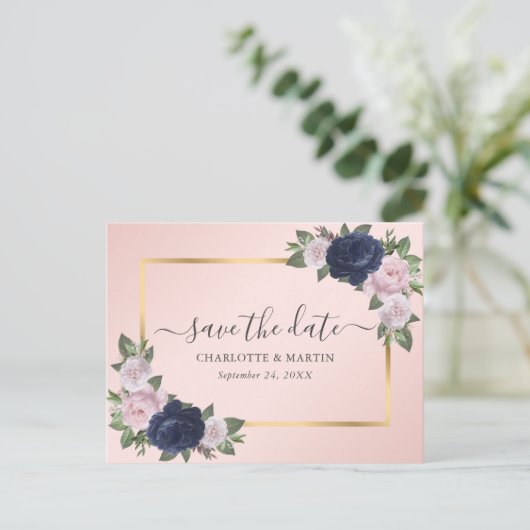 Modern Blush Navy Blue Gold Floral Save the Date Ankündigungspostkarte (Stehend Vorderseite)