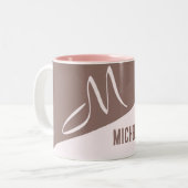 Modern Blush Pink & Cocoa Color Block Monogrammed Zweifarbige Tasse (Vorderseite Links)