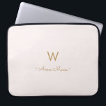 Modern Blush Pink Gold Script Monogram Laptopschutzhülle<br><div class="desc">Modernes,  elegantes Monogramm-Design mit handgeschriebener,  minimalistischer Schriftzeichen-Typografie und serifenloser Blocktypografie auf elegantem pastellfarbenem,  blass rosa Hintergrund. Das Monogramm und der Name können leicht personalisiert werden.</div>