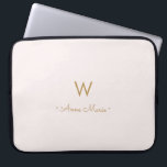 Modern Blush Pink Gold Script Monogram Laptopschutzhülle<br><div class="desc">Modernes,  elegantes Monogramm-Design mit handgeschriebener,  minimalistischer Schriftzeichen-Typografie und serifenloser Blocktypografie auf elegantem pastellfarbenem,  blass rosa Hintergrund. Das Monogramm und der Name können leicht personalisiert werden.</div>