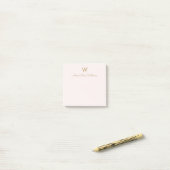 Modern Blush Pink Gold Script Monogram Post-it Klebezettel (Auf Schreibtisch)
