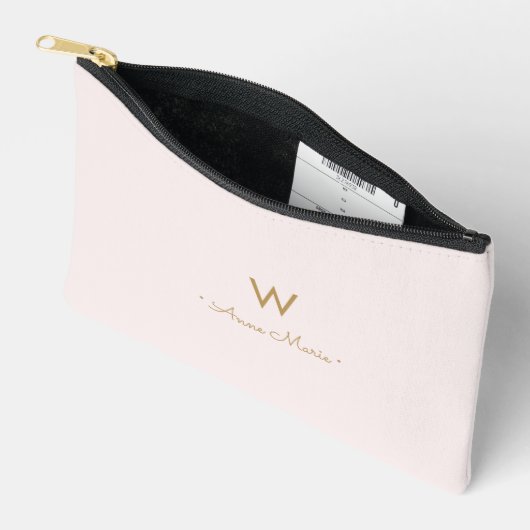Modern Blush Pink Gold Script Monogram Zubehörtasche (Offen)
