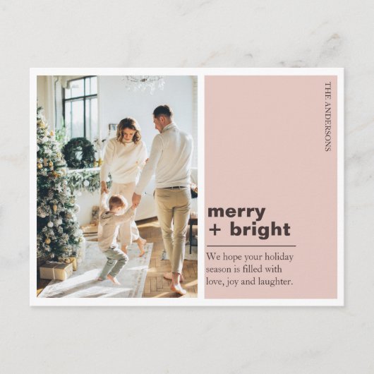 Modern Blush Pink Merry + Bright Christmas Photo Postkarte (Vorderseite)