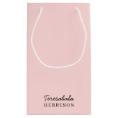 Modern Blush Pink Monogram Design Kleine Geschenktüte (Rückseite)