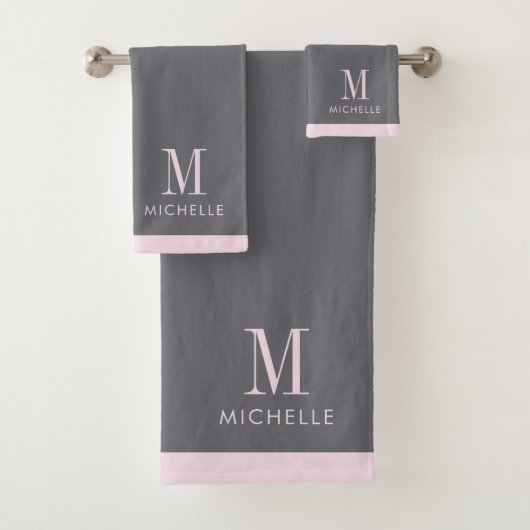 Modern Blush Pink Monogram grau Badhandtuch Set (Insitu)