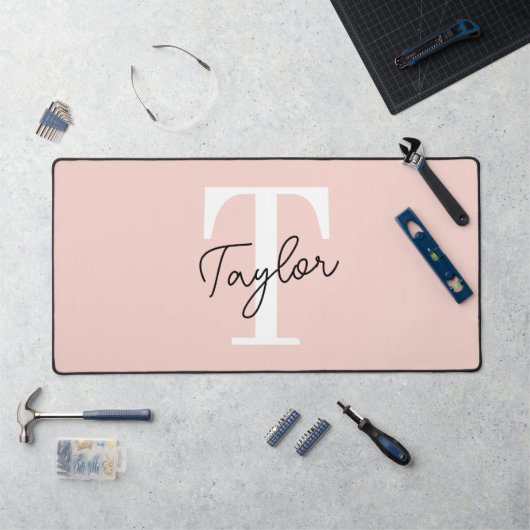 Modern Blush Pink Monogram Name Feminine Script Schreibtischunterlage (Arbeitsplatz)
