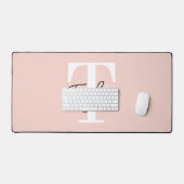 Modern Blush Pink Monogram Name Feminine Script Schreibtischunterlage (Tastatur & Maus)