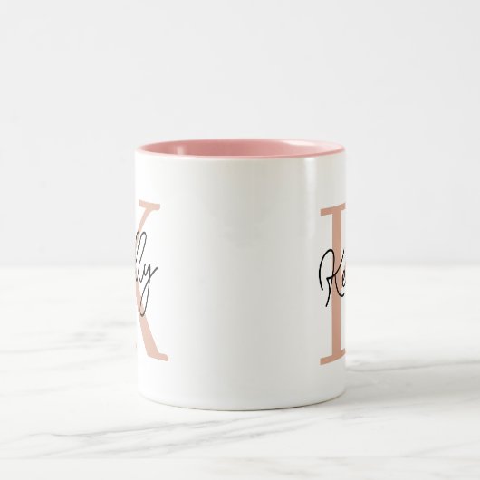 Modern Blush Pink Monogram Script Zweifarbige Tasse (Mittel)