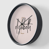 Modern Blush Pink Monogram Uhr (Winkel)