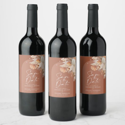 Modern Bohemian Terracotta pampas Save the Date Weinetikett (Flaschen)