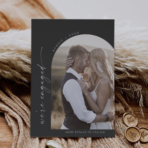 Modern Boho Arch   Verlobung des grauen Fotos Ankündigung