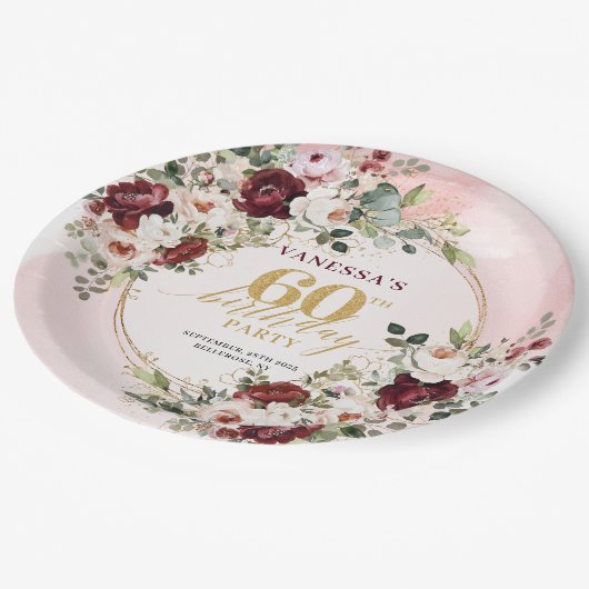 Modern Boho Burgundy Gold Floral 60th Birthday Pappteller (Schrägansicht)