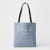 Modern Boho Calligraphy Dusty Blue Bridesmaid Tasche (Vorderseite)
