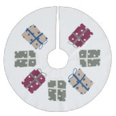 Modern Boho Christmas Polka Dot präsentiert Baumro Polyester Weihnachtsbaumdecke (Vorderseite)