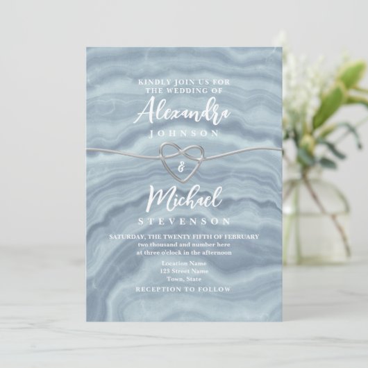 Modern Boho Dusty Blue Wedding Einladung (Stehend Vorderseite)