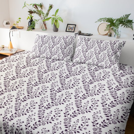 Modern Boho Floral Pattern Plum White Kissenbezug