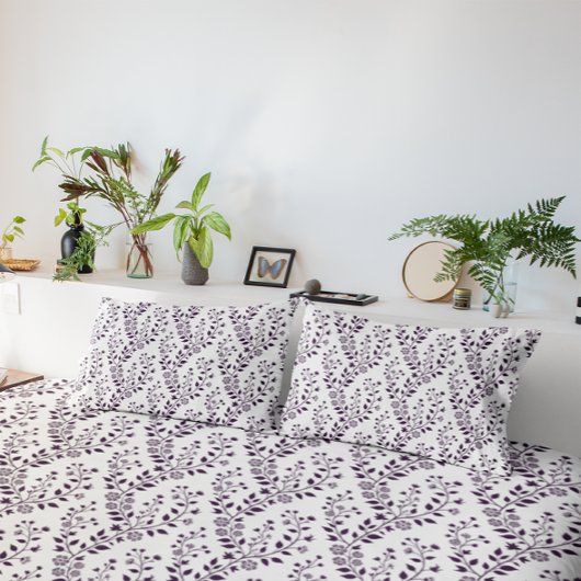 Modern Boho Floral Pattern Plum White Kissenbezug