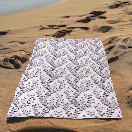Modern Boho Floral Pattern Plum White Strandtuch