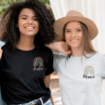 Modern Boho Rainbow Auntie T - Shirt<br><div class="desc">Dieser voll bearbeitbare Tante-T - Shirt besticht durch einen modernen böhmischen Regenbogen. Dieses klassische Shirt ist das perfekte Geschenk für jede Tante oder Tante. Oder Sie können einfach jedem zeigen, dass Sie ein stolzer Tante sind! Die Formulierung 'Tante' ist vollständig editierbar, sodass Sie die Farbe und den Wortlaut auf alles...</div>