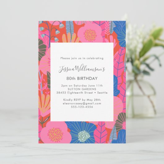 Modern Boho Red Floral 80th Birthday Party Einladung (Stehend Vorderseite)