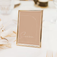 Modern Boho Tan Arch Table Seven Tischnummer